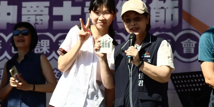 爵士音樂正式進入校園課程 清水高中中教大青年爵士洋溢舊軌大草原 爵士音樂正式進入校園課程 清水高中中教大青年爵士洋溢舊軌大草原