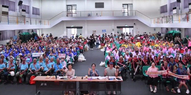 花蓮縣長者活躍老化競賽》阿公阿嬤活力秀 縣長徐榛蔚鼓勵長輩們持續運動、健康樂活 花蓮縣長者活躍老化競賽》阿公阿嬤活力秀 縣長徐榛蔚鼓勵長輩們持續運動、健康樂活