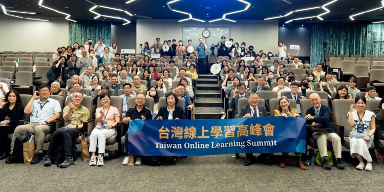 AI浪潮衝擊教育現場 臺灣線上學習高峰會探討數位轉型新路徑 AI浪潮衝擊教育現場 臺灣線上學習高峰會探討數位轉型新路徑