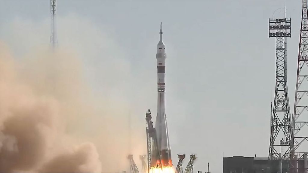 Navy SEAL-doctor-astronaut lifts off with cosmonauts on Russian flight to ISS Navy SEAL-doctor-astronaut lifts off with cosmonauts on Russian flight to ISS