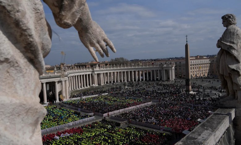 Pope thanks volunteers for their “gentle miracle” as his doctors share positive health updates Pope thanks volunteers for their “gentle miracle” as his doctors share positive health updates