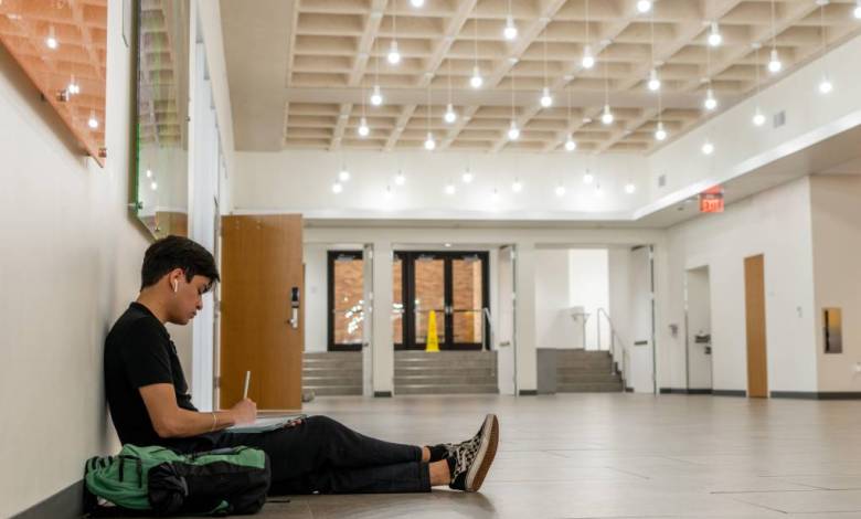 Americans without degrees still believe in the value of colleges, a new poll finds Americans without degrees still believe in the value of colleges, a new poll finds