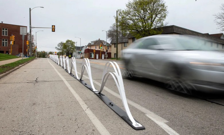 Is it legal to pass on the right in Wisconsin? Can you use the shoulder or cycle lane to pass on the right? Is it legal to pass on the right in Wisconsin? Can you use the shoulder or cycle lane to pass on the right?