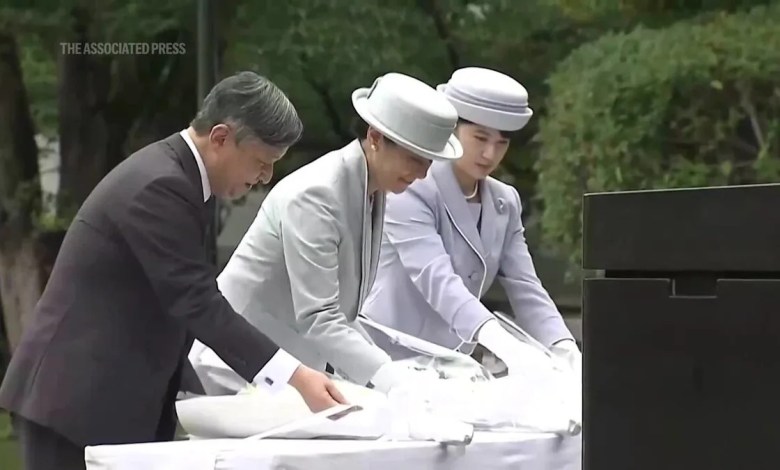The Japanese Emperor, his wife and daughter pay tribute to the victims of the atomic explosion in Nagasaki The Japanese Emperor, his wife and daughter pay tribute to the victims of the atomic explosion in Nagasaki