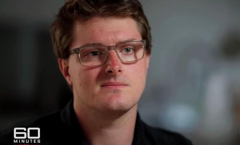 “Hero” bystanders called “lifeguard” after jumping into the ocean to save women from being harassed by sharks “Hero” bystanders called “lifeguard” after jumping into the ocean to save women from being harassed by sharks