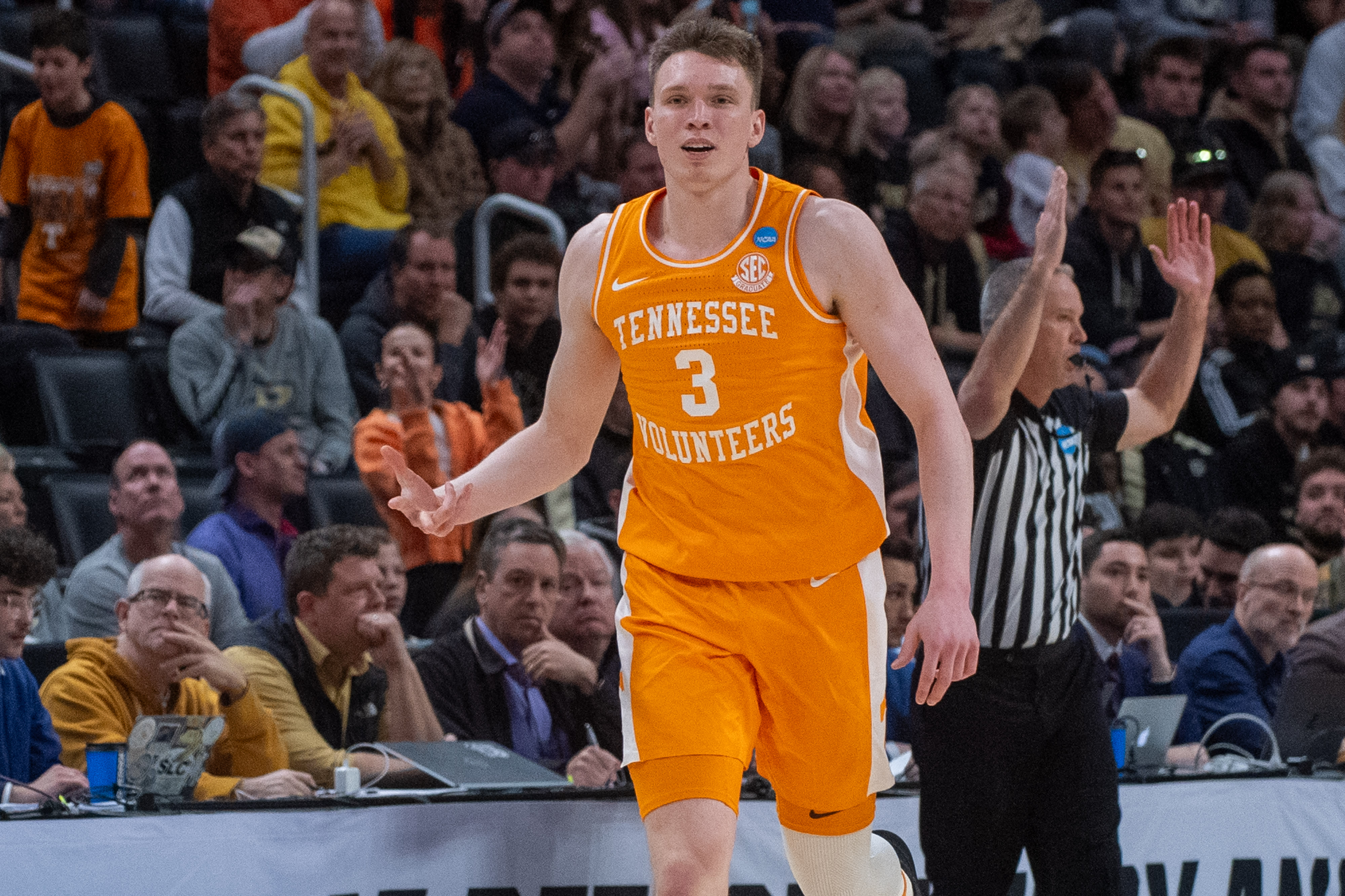 NBA Draft: Lakers select Tennessee star Dalton Knecht with No. 17 overall pick after surprising slide NBA Draft: Lakers select Tennessee star Dalton Knecht with No. 17 overall pick after surprising slide