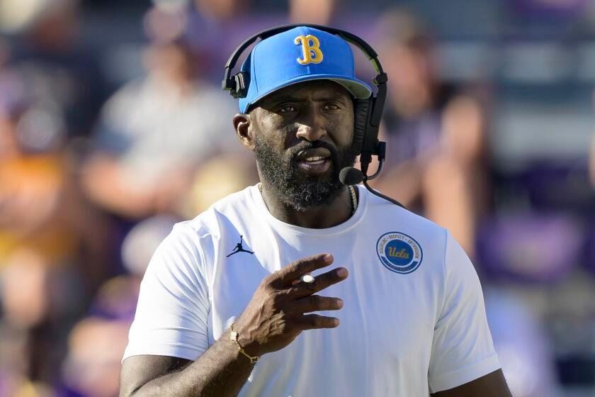 Snubbed by USC, UCLA coach DeShaun Foster is always driven to win rivalry game Snubbed by USC, UCLA coach DeShaun Foster is always driven to win rivalry game
