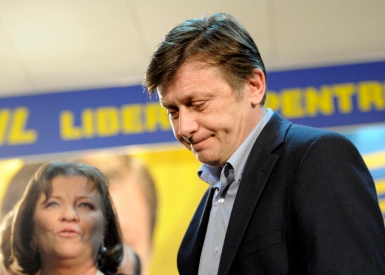 Crin Antonescu critică dur stilul lui Macron în conducerea lui Nicușor Dan Crin Antonescu critică dur stilul lui Macron în conducerea lui Nicușor Dan