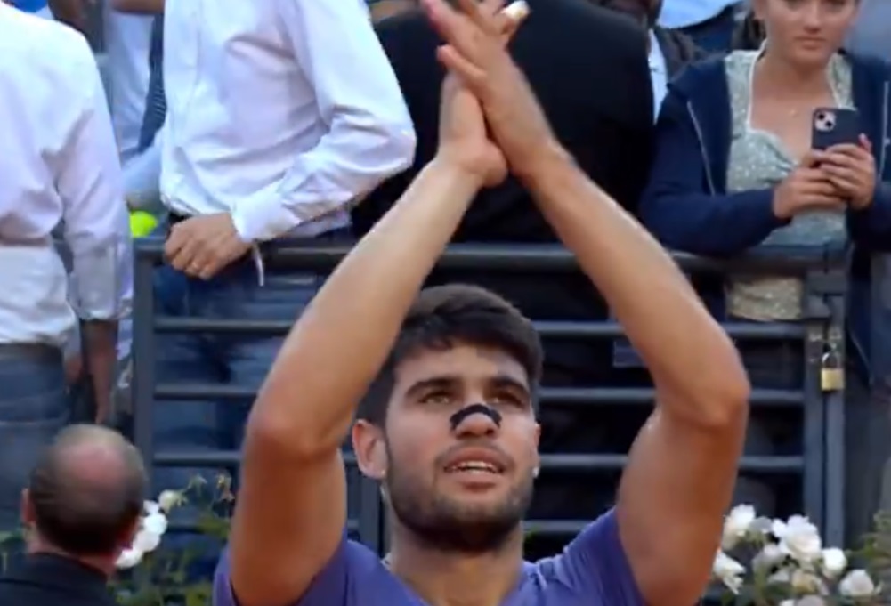 Alcaraz strălucește și avansează în turul trei la Australian Open! Alcaraz strălucește și avansează în turul trei la Australian Open!