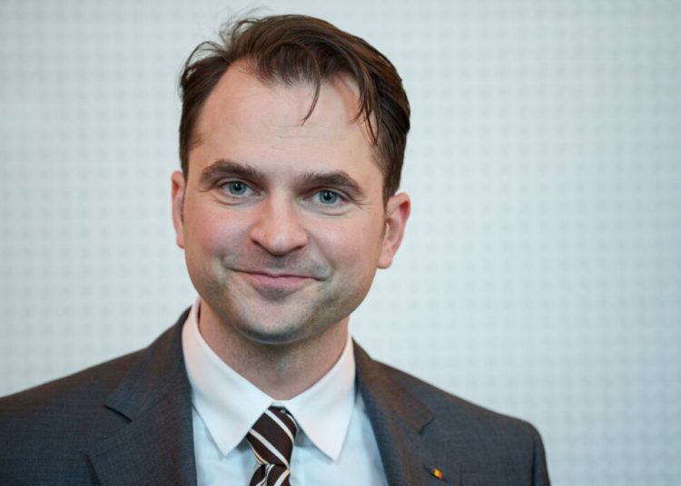 Sebastian Burduja inițiază petiție națională pentru hidrocentrale neterminate Sebastian Burduja inițiază petiție națională pentru hidrocentrale neterminate