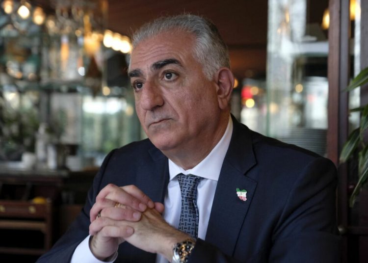 Fiul fostului monarh iranian îndeamnă securitatea să sprijine poporul! Fiul fostului monarh iranian îndeamnă securitatea să sprijine poporul!