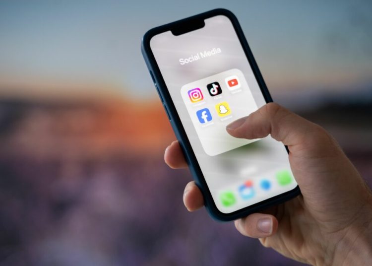 De ce fericirea nu se postează: Avantajele absenței pe social media De ce fericirea nu se postează: Avantajele absenței pe social media