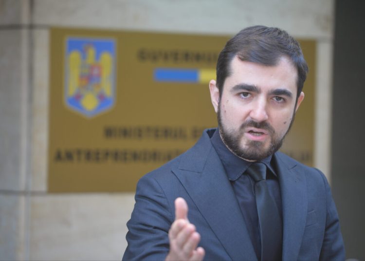 „Deputatul USR denunță scandalul impozitelor: ‘E o bătaie de joc!'” „Deputatul USR denunță scandalul impozitelor: ‘E o bătaie de joc!'”
