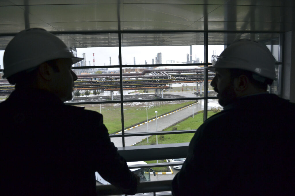 Salariile la Petromidia în 2026: Problemele financiare ale KMG International Salariile la Petromidia în 2026: Problemele financiare ale KMG International