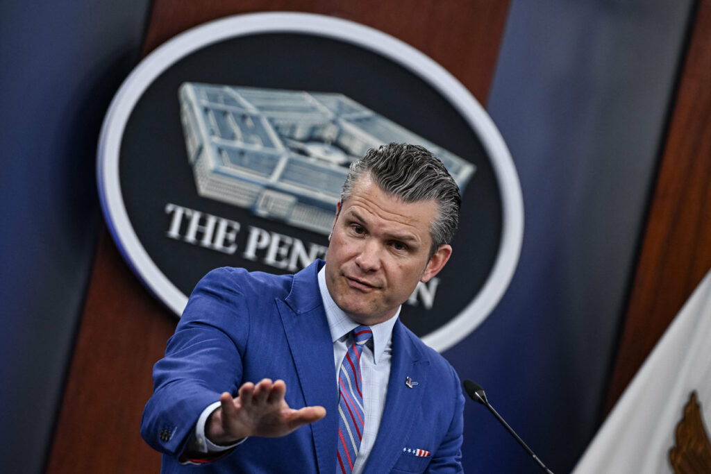 Pete Hegseth: Iran, suntem gata să intervenim în privința nuclearelor! Pete Hegseth: Iran, suntem gata să intervenim în privința nuclearelor!
