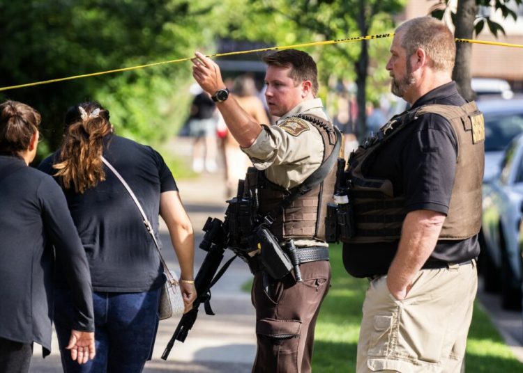 FBI preia cazul unei crime șocante și limitează accesul în Minnesota FBI preia cazul unei crime șocante și limitează accesul în Minnesota