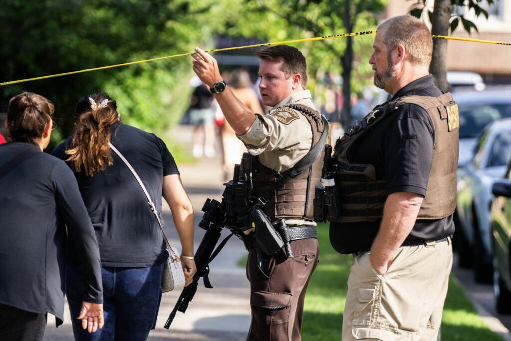 FBI preia cazul unei crime șocante și limitează accesul în Minnesota FBI preia cazul unei crime șocante și limitează accesul în Minnesota