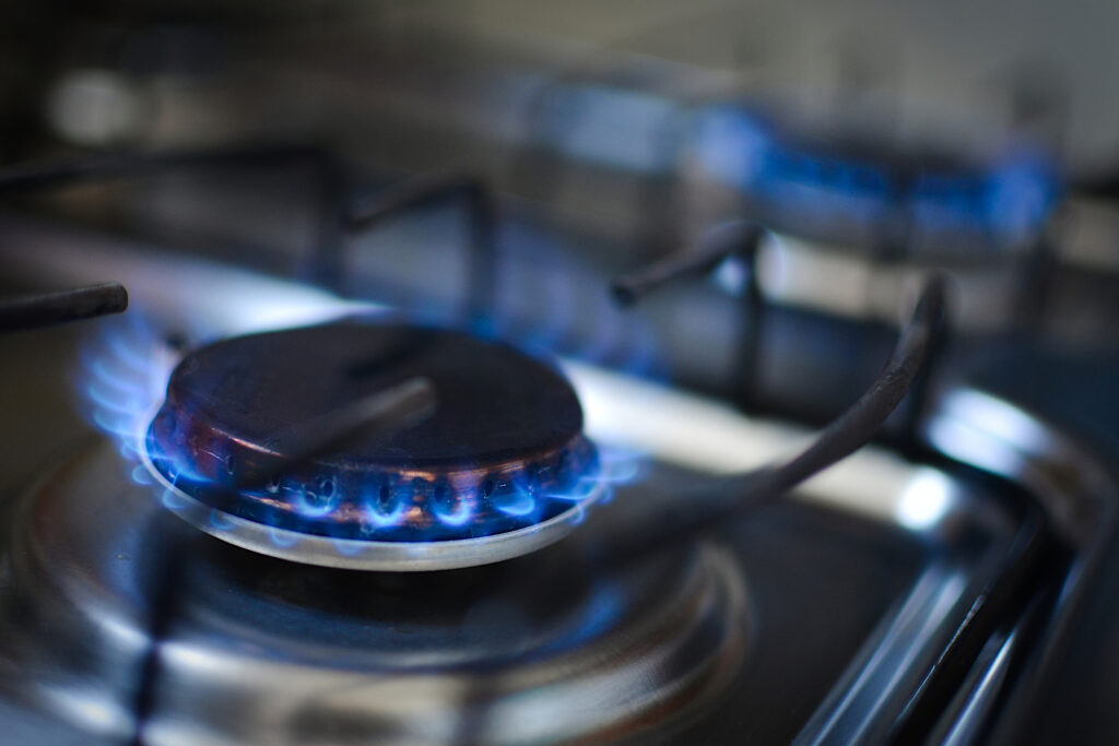 Românii vulnerabili primesc 1.200 lei/an pentru energie! Detalii aici! Românii vulnerabili primesc 1.200 lei/an pentru energie! Detalii aici!