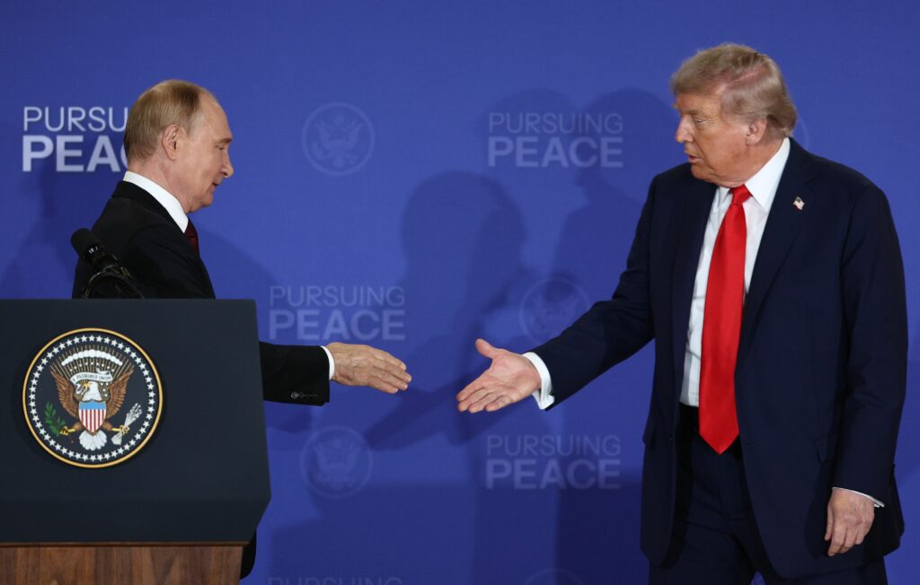 Trump și Putin: O invitație surprinzătoare pentru România în „Consiliul de Pace” Trump și Putin: O invitație surprinzătoare pentru România în „Consiliul de Pace”