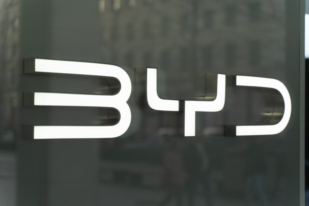 BYD se lansează în cursa pentru a depăși Tesla la vânzările EV! BYD se lansează în cursa pentru a depăși Tesla la vânzările EV!