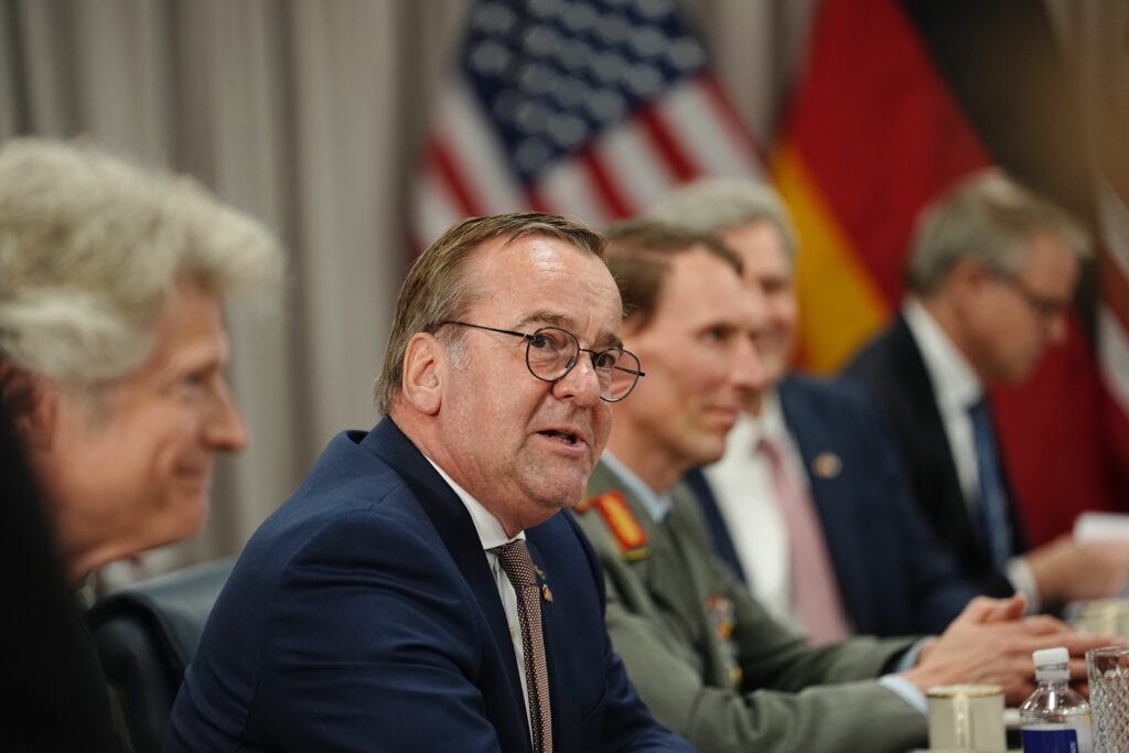 Ministrul german al Apărării: Trump, cere scuze pentru NATO în Afganistan! Ministrul german al Apărării: Trump, cere scuze pentru NATO în Afganistan!