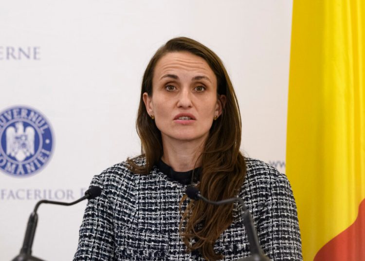 Oana Țoiu dezvăluie: Ministrul Agriculturii, supărat pe semnătura sa! Oana Țoiu dezvăluie: Ministrul Agriculturii, supărat pe semnătura sa!