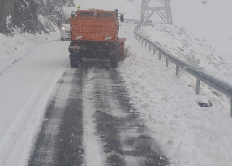 Deszăpezire masivă la DRDP Craiova: 200 de vehicule și 700 de tone de material! Deszăpezire masivă la DRDP Craiova: 200 de vehicule și 700 de tone de material!