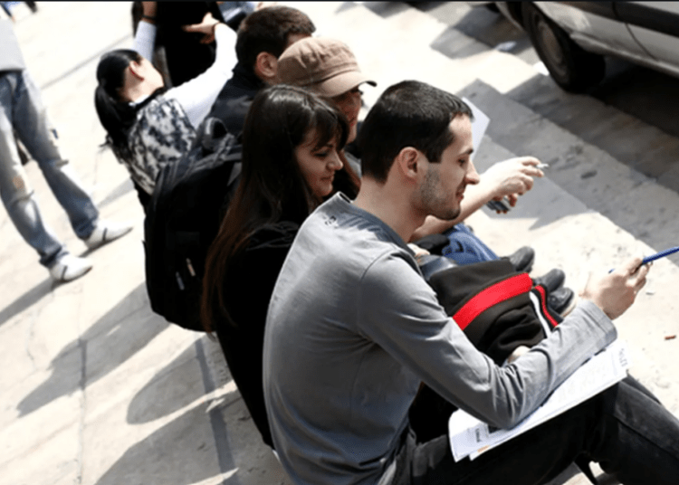 Sondaj surprinzător: 38% devin emoțional blocați în șomaj! Sondaj surprinzător: 38% devin emoțional blocați în șomaj!