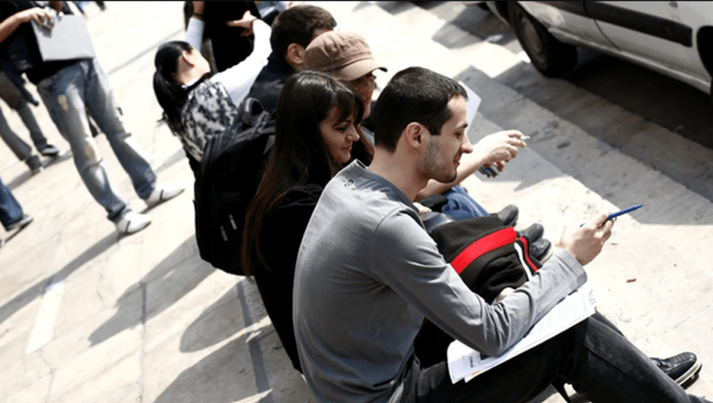 Sondaj surprinzător: 38% devin emoțional blocați în șomaj! Sondaj surprinzător: 38% devin emoțional blocați în șomaj!