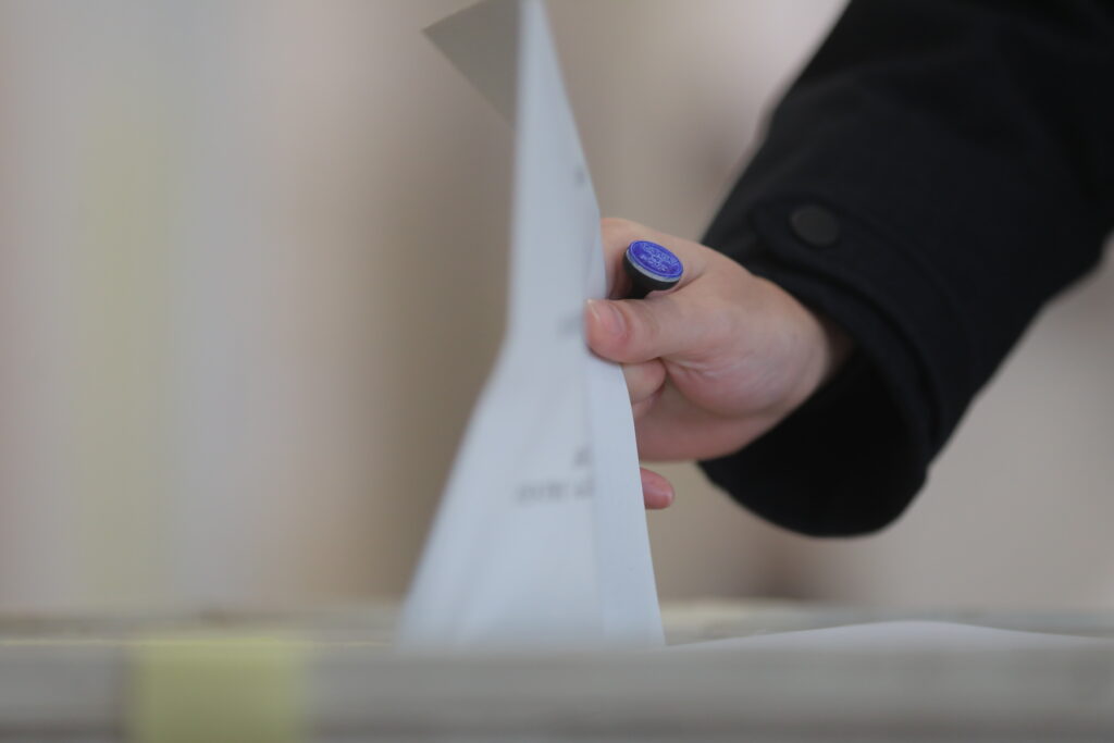 Renumărarea totală a voturilor în Kosovo: o nouă șansă pentru alegeri! Renumărarea totală a voturilor în Kosovo: o nouă șansă pentru alegeri!
