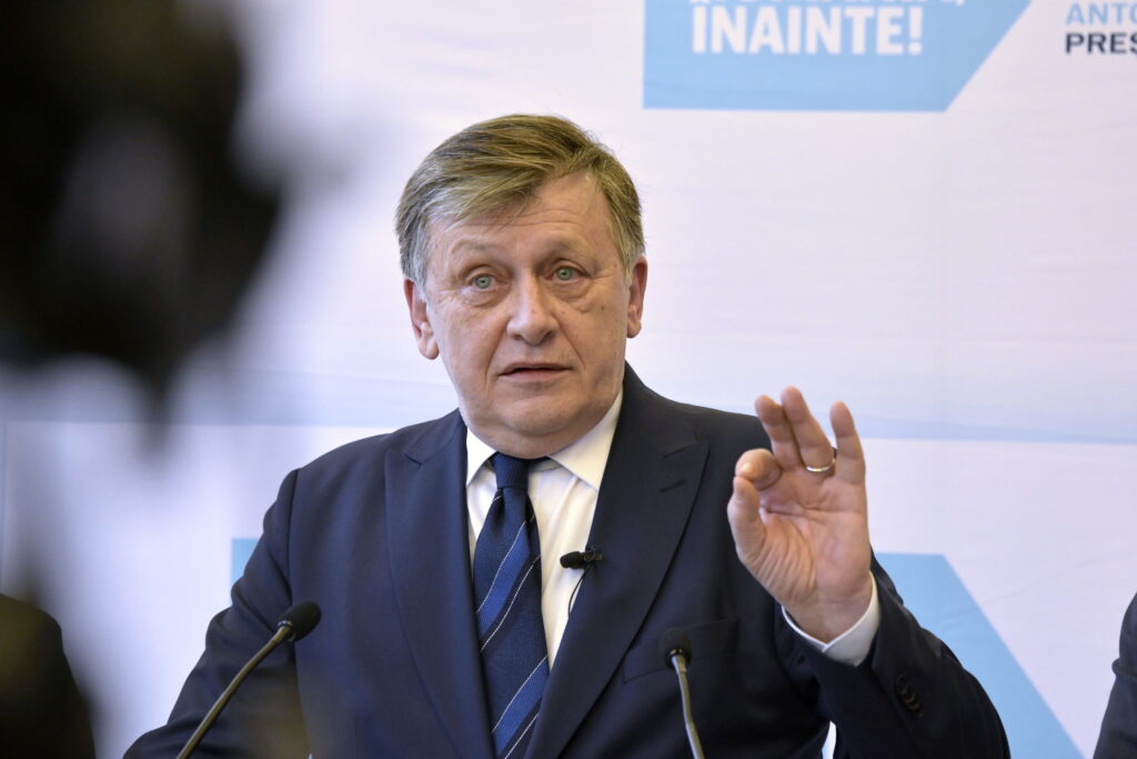 Crin Antonescu ripostează: „Bolojenie ușoară!” pentru Popescu! Crin Antonescu ripostează: „Bolojenie ușoară!” pentru Popescu!