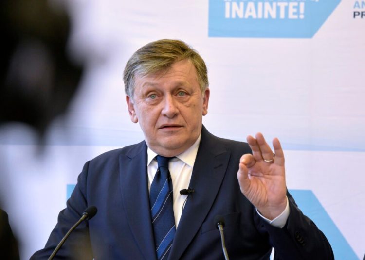 Crin Antonescu ripostează: „Bolojenie ușoară!” pentru Popescu! Crin Antonescu ripostează: „Bolojenie ușoară!” pentru Popescu!