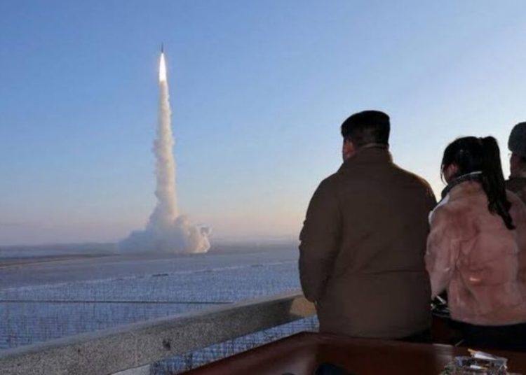 Coreea de Nord își intensifică provocările: rachete balistice în Japonia! Coreea de Nord își intensifică provocările: rachete balistice în Japonia!