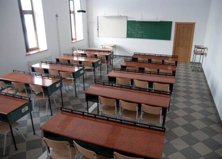 Ninsori masive: Vezi care școli rămân închise pe 8 ianuarie! Ninsori masive: Vezi care școli rămân închise pe 8 ianuarie!