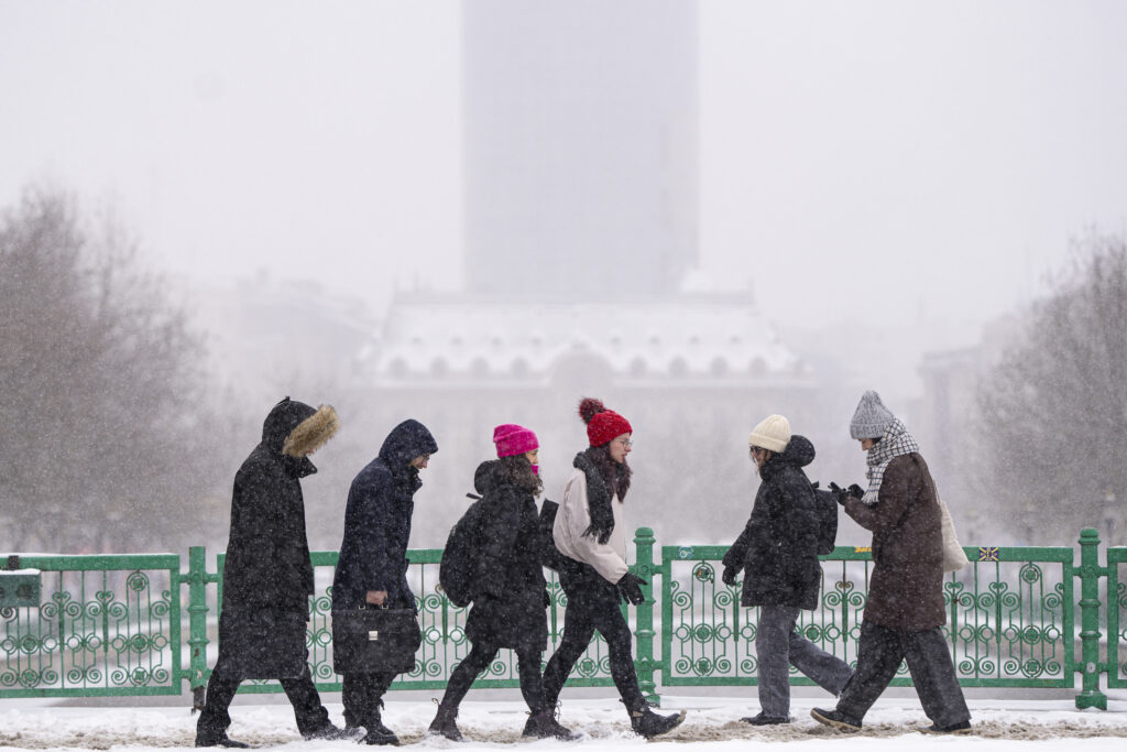 Crăciun alb în România: Zăpadă în jumătate de țară! HARTĂ inclusă Crăciun alb în România: Zăpadă în jumătate de țară! HARTĂ inclusă