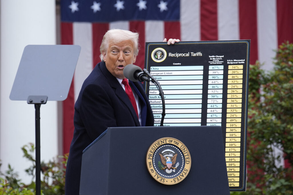 Trump dă frisoane Canadei: Tarife de 100% în prim-plan! Trump dă frisoane Canadei: Tarife de 100% în prim-plan!