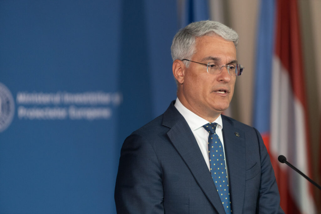 Dragoș Pîslaru: Reforma administrativă, soluția așteptată de români! Dragoș Pîslaru: Reforma administrativă, soluția așteptată de români!