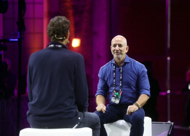 Jeff Bezos lansează TeraWave: 5.408 sateliți pentru comunicații spațiale! Jeff Bezos lansează TeraWave: 5.408 sateliți pentru comunicații spațiale!