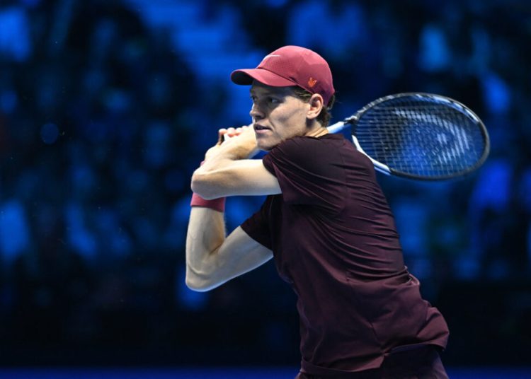 Crampe din cauza caniculei, dar Jannik Sinner avansează la Australian Open! Crampe din cauza caniculei, dar Jannik Sinner avansează la Australian Open!