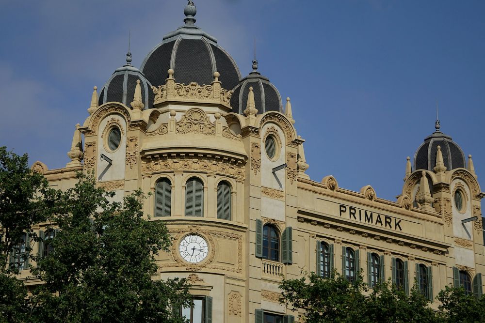 Primark se confruntă cu vânzări în scădere în Europa, dar se extinde în România! Primark se confruntă cu vânzări în scădere în Europa, dar se extinde în România!