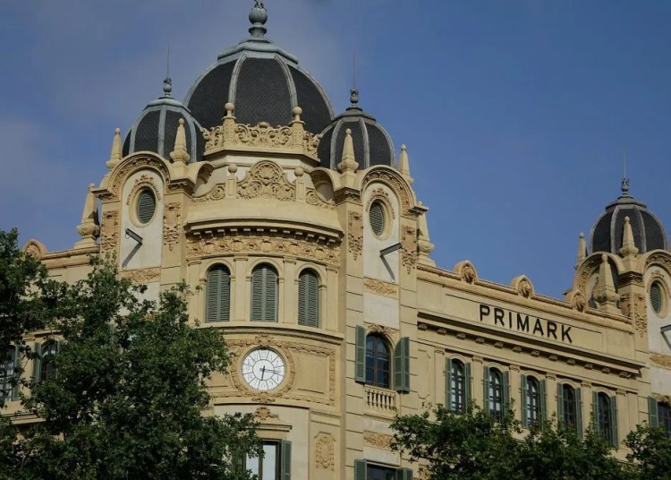 Primark se confruntă cu vânzări în scădere în Europa, dar se extinde în România! Primark se confruntă cu vânzări în scădere în Europa, dar se extinde în România!