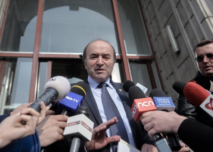 Tudorel Toader: Amânarea CCR, un semnal de alarmă pentru lege! Tudorel Toader: Amânarea CCR, un semnal de alarmă pentru lege!