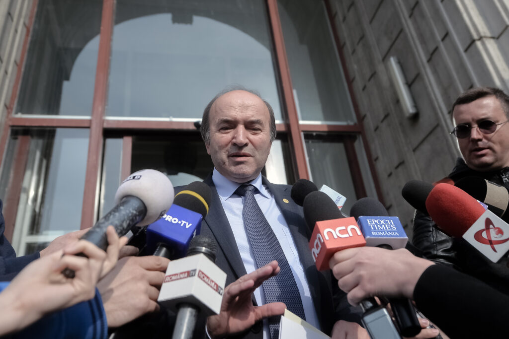 Tudorel Toader: Amânarea CCR, un semnal de alarmă pentru lege! Tudorel Toader: Amânarea CCR, un semnal de alarmă pentru lege!