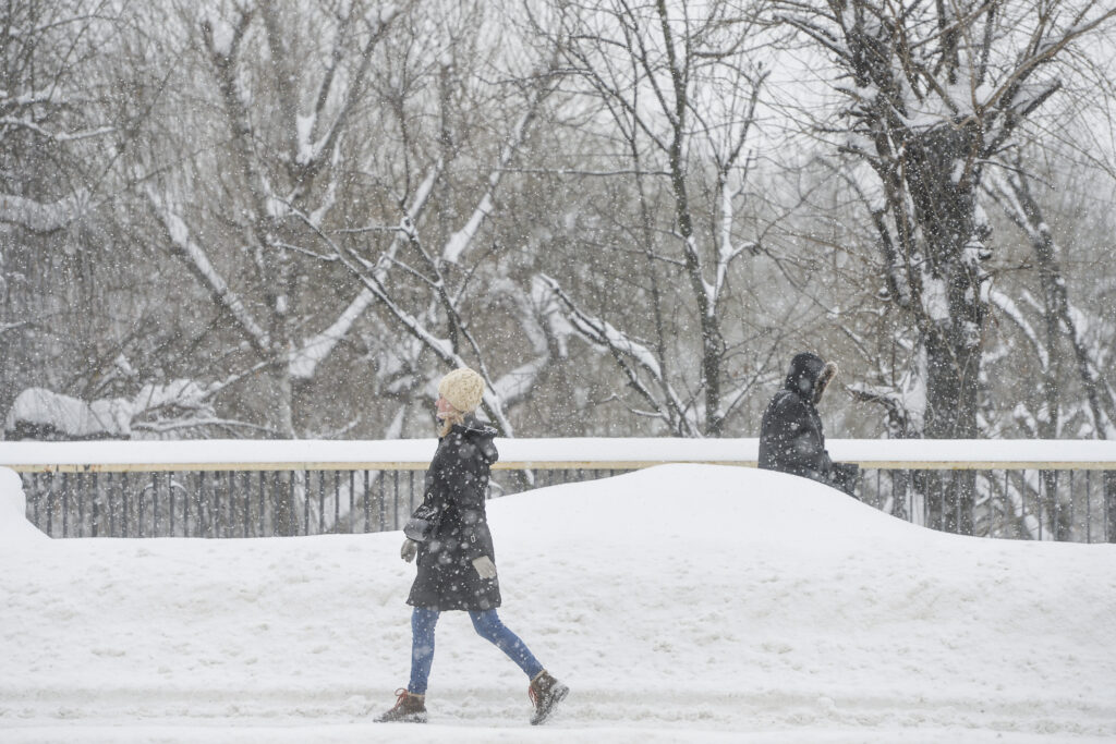 București în frig: Avertizare de polei și ninsori abundente! București în frig: Avertizare de polei și ninsori abundente!