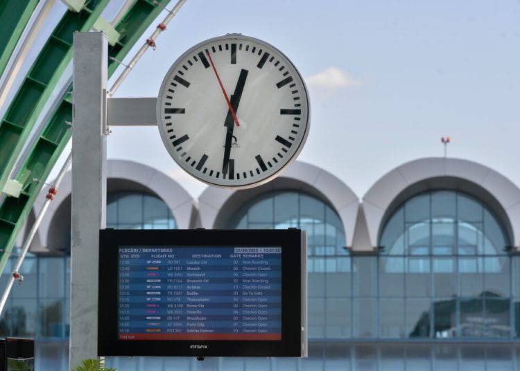 Întârzieri la decolare pe Aeroportul Otopeni: ce trebuie să știi! Întârzieri la decolare pe Aeroportul Otopeni: ce trebuie să știi!
