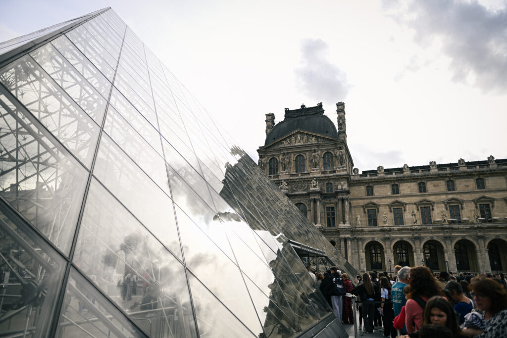 Franța impune taxe mai mari pentru turiștii din afara Europei la Luvru și Versailles! Franța impune taxe mai mari pentru turiștii din afara Europei la Luvru și Versailles!