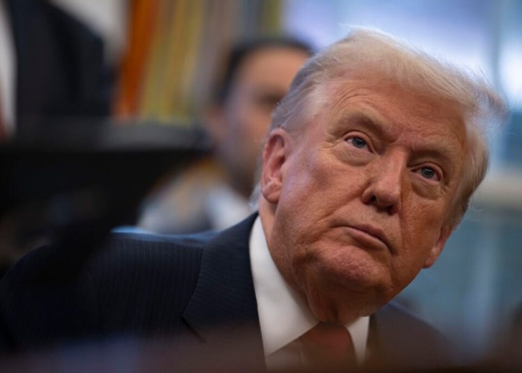 Trump sugerează folosirea armatei pentru securizarea Groenlandei! Trump sugerează folosirea armatei pentru securizarea Groenlandei!
