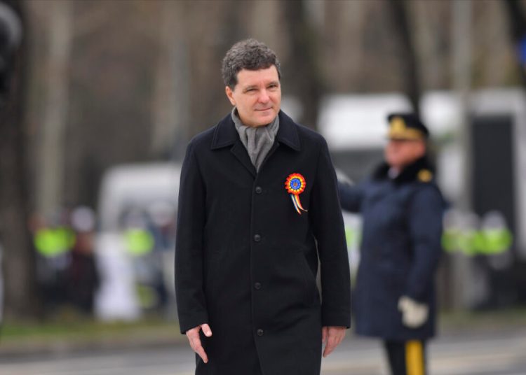 Nicușor Dan, huiduit, dansează în Hora Unirii: La mulți ani, Focșani! Nicușor Dan, huiduit, dansează în Hora Unirii: La mulți ani, Focșani!