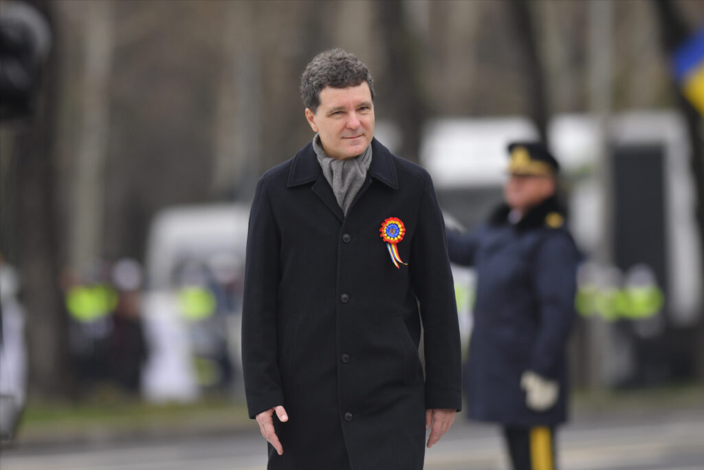 Nicușor Dan, huiduit, dansează în Hora Unirii: La mulți ani, Focșani! Nicușor Dan, huiduit, dansează în Hora Unirii: La mulți ani, Focșani!