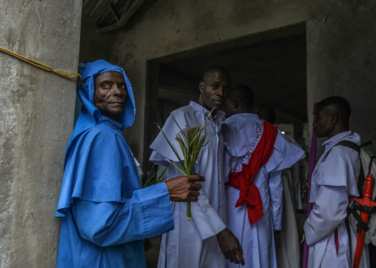 Tragedie în Africa de Sud: Zeci de tineri decedați în ritualul circumciziei Tragedie în Africa de Sud: Zeci de tineri decedați în ritualul circumciziei